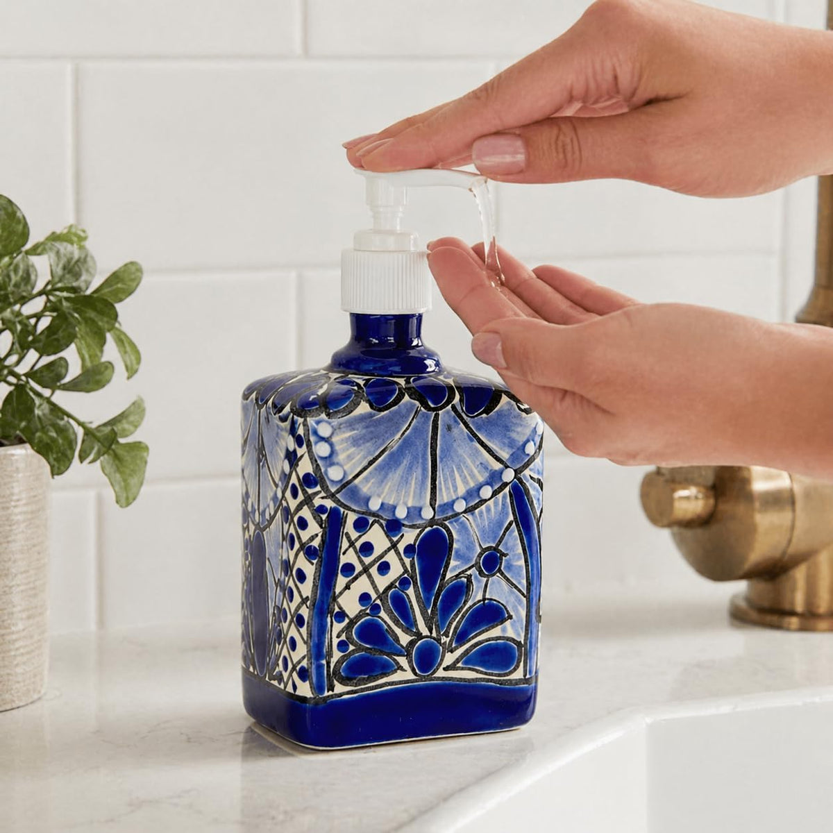 Talavera, Style Ceramic Soap & Lotion Dispenser, Blue and White — scale reference